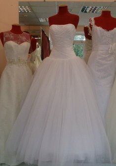 Свадебное платье A33147. С пышной юбкой, длинное без шлейфа.