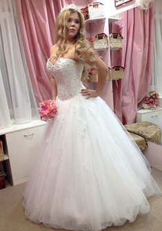 Свадебное платье Лаура-A65455. С пышной юбкой, длинное без шлейфа.